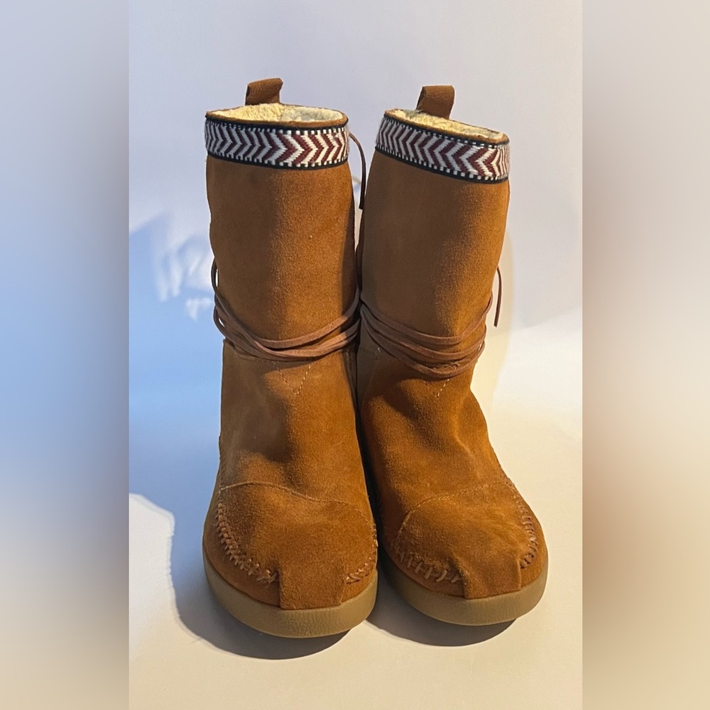Toms Moccasin Boots Womens 7 Suede Leather 300813 Nepal Faux Fur Lined Brown